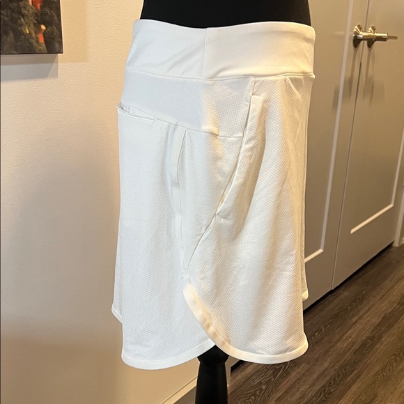 Nike Women's White Skort - Picture 5 of 6